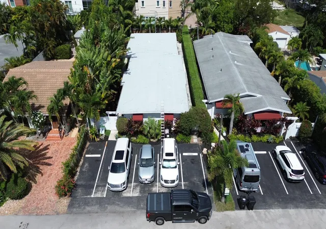 Homes for sale in Fort Lauderdale, FL | 615 & 617 Ne 9Th Ave, Fort Lauderdale, FL 33304 | MLS# B26042759