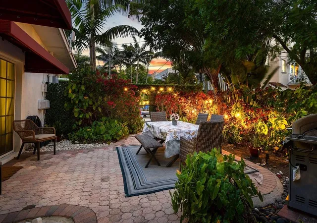 Homes for sale in Fort Lauderdale, FL | 615 & 617 Ne 9Th Ave, Fort Lauderdale, FL 33304 | MLS# B26042759