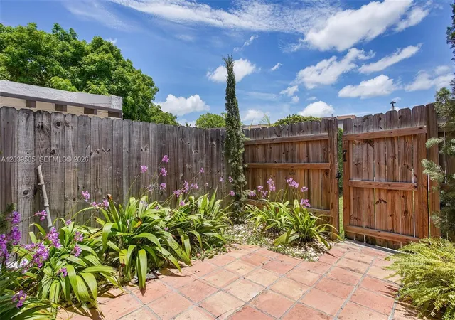 3rd image of 7108 Sw 112Th Pl, Miami, FL 33173 | MLS# A12039505