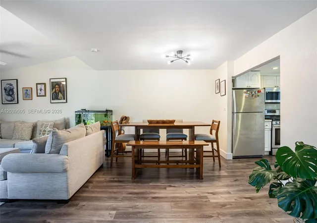 5th image of 7108 Sw 112Th Pl, Miami, FL 33173 | MLS# A12039505