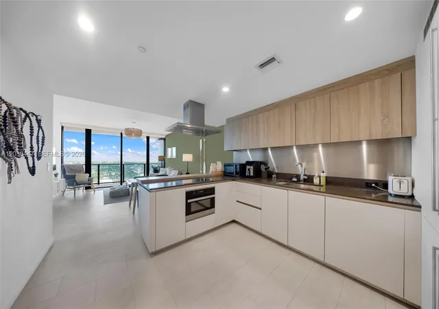 1st image of 1000 Brickell Plz #4704, Miami, FL 33131 | MLS# A12039447
