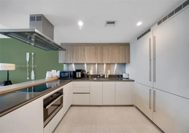 2nd image of 1000 Brickell Plz #4704, Miami, FL 33131 | MLS# A12039447