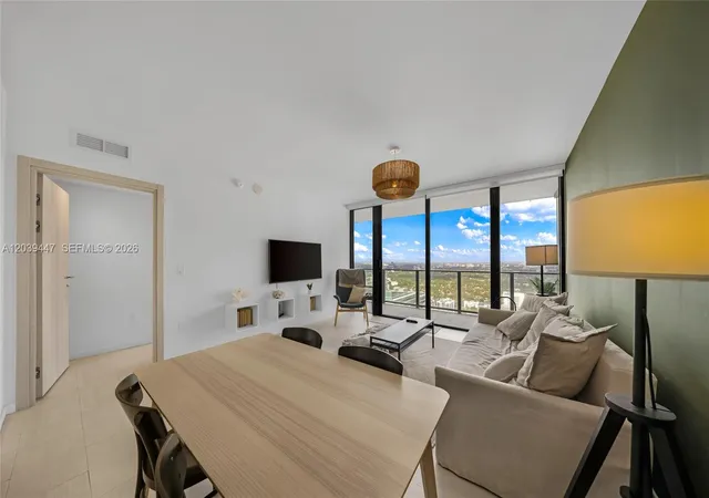5th image of 1000 Brickell Plz #4704, Miami, FL 33131 | MLS# A12039447
