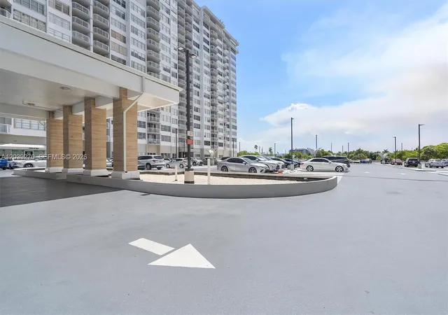 2nd image of 18031 Biscayne Blvd, Aventura, FL 33160