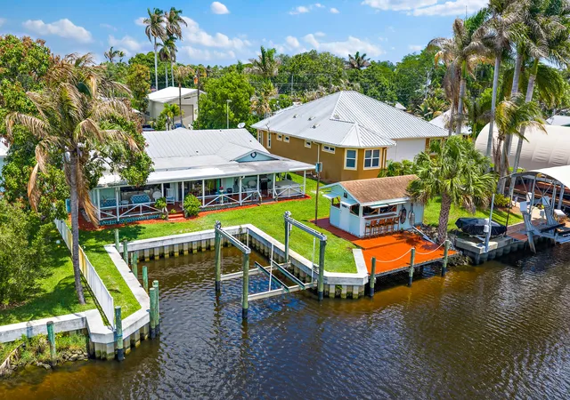 Photo 1 of Single family home for sale at 715 Sw Rustic Cir, Stuart, FL 34997 | MLS# B26042852 | Listing updated on 2026-10-08