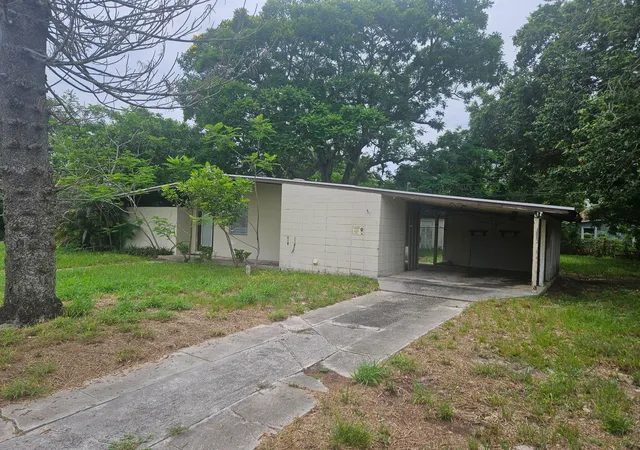 Homes for sale in Port Saint Lucie, FL | 174 Se Celestia Ct, Port Saint Lucie, FL 34983 | MLS# B26042917