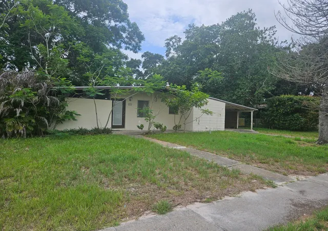 Homes for sale in Port Saint Lucie, FL | 174 Se Celestia Ct, Port Saint Lucie, FL 34983 | MLS# B26042917