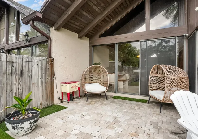 Photo 1 of Sale Pending at 407 N University Dr, Plantation, FL 33324 | MLS# B26042980 | Listing updated on 2026-09-08