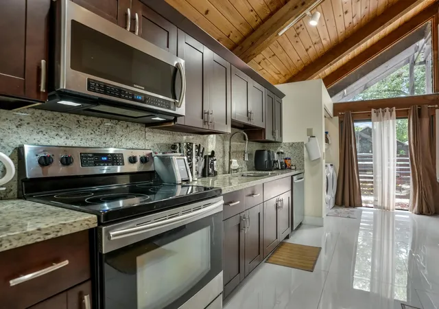 Photo 2 of Sale Pending at 407 N University Dr, Plantation, FL 33324 | MLS# B26042980 | Listing updated on 2026-09-08