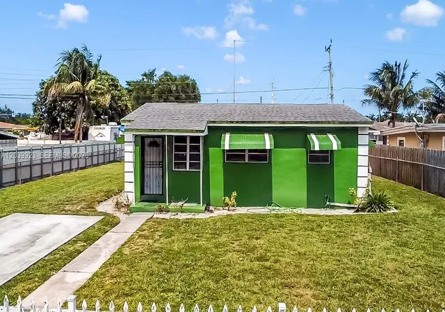 Homes for sale in Miami Gardens, FL | 17611 Nw 32nd Ct, Miami Gardens, FL 33056 | MLS# A12039923