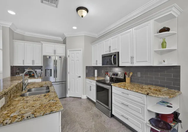 Photo 4 of Sale Pending at 11483 Beacon Pointe Ln, Wellington, FL 33414 | MLS# B26043049 | Listing updated on 2026-09-21