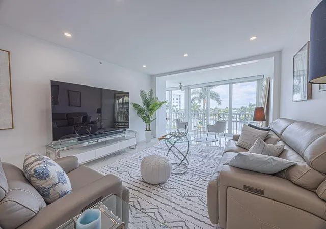 Listing Photo 5 - Condo for sale in building located at 3224 S Ocean Blvd, Highland Beach, FL 33487 - Unit #612b