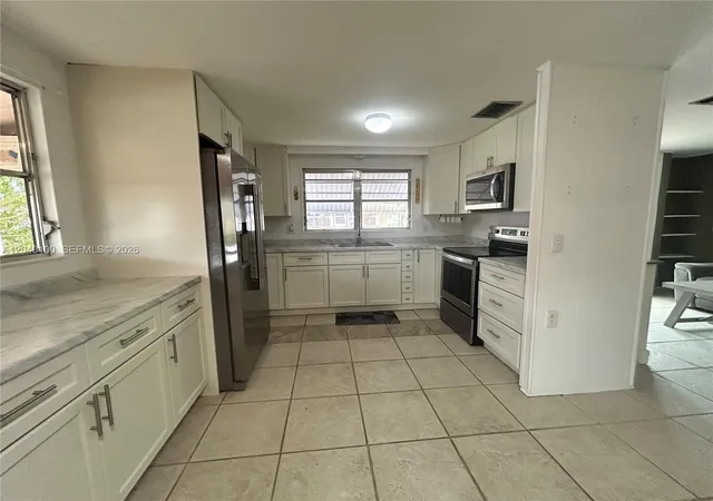 3rd image of 2341 Sw 84Th Ave, Davie, FL 33324 | MLS# A12040100