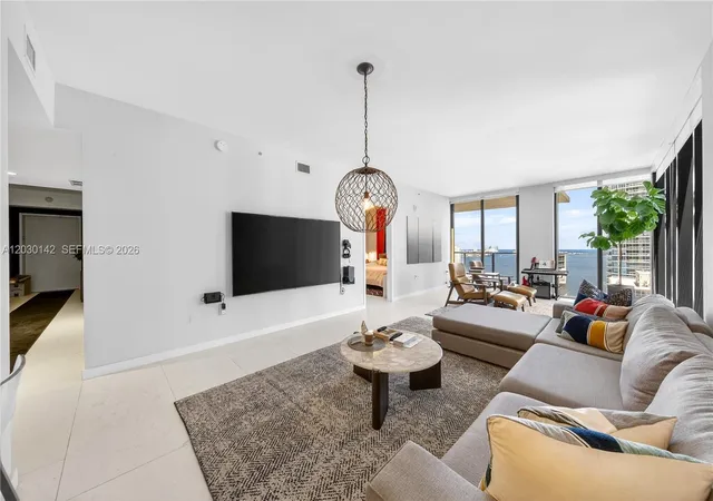 3rd image of 1010 Brickell Ave #2905, Miami, FL 33131 | MLS# A12030142
