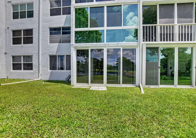 Homes for sale in Margate, FL | 1700 Nw 80th Avenue, Margate, FL 33063 | Houzeo