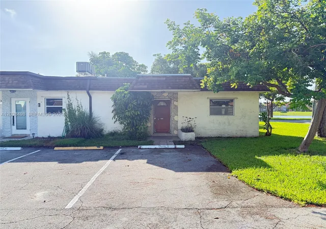 1st image of 417 Sw Natura Ave #A, Deerfield Beach, FL 33441 | MLS# A12038498