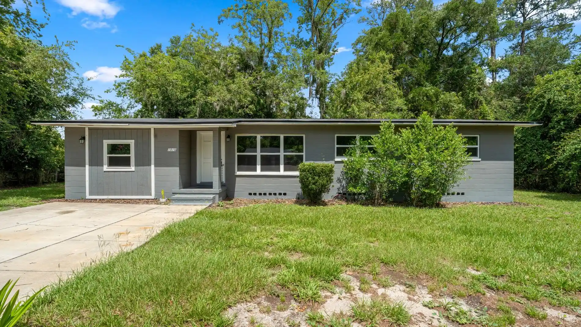 Photo 1 of Single family home for sale at 1015 Se 10th Terrace, Gainesville, FL 32601 | MLS# B26043277 | Listing updated on 2026-10-28
