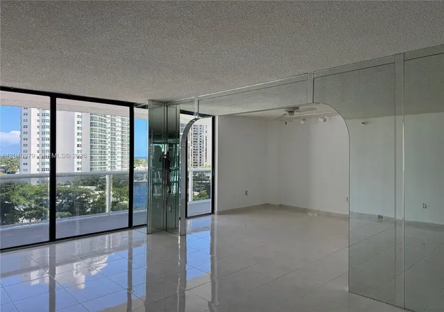 4th image of 20505 E Country Club Dr #835, Miami, FL 33180 | MLS# A12040379