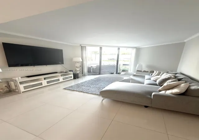 2nd image of 3610 Yacht Club Dr #215, Aventura, FL 33180 | MLS# A12040261