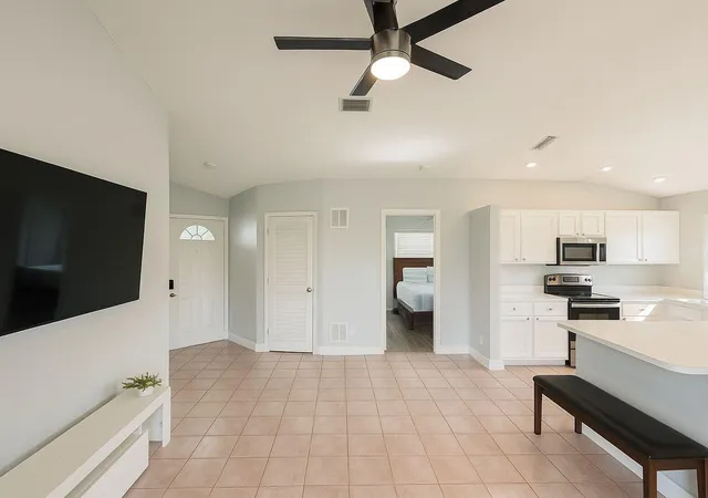 3rd image of 1106 Swan Lake Cir, Port St Lucie, FL 34986 | MLS# B26043418