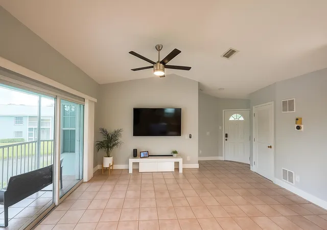 4th image of 1106 Swan Lake Cir, Port St Lucie, FL 34986 | MLS# B26043418