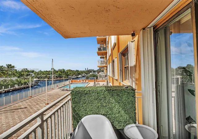 2nd image of 2450 Ne 135th St #201, North Miami, FL 33181 | MLS# A12019292