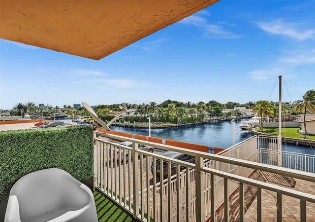 3rd image of 2450 Ne 135Th St, Miami, FL 33181