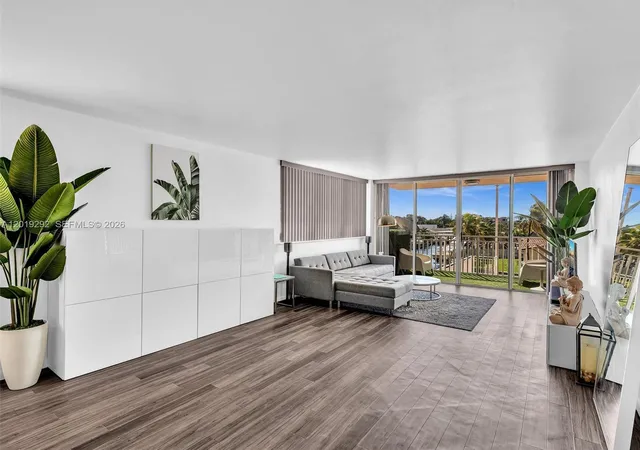 5th image of 2450 Ne 135Th St, Miami, FL 33181