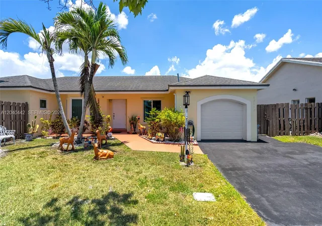 3rd image of 10170 Nw 54Th Ter, Doral, FL 33178 | MLS# A12040442