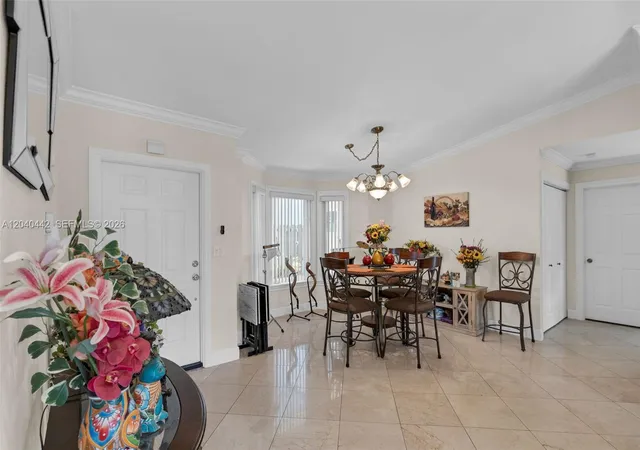 5th image of 10170 Nw 54Th Ter, Doral, FL 33178 | MLS# A12040442