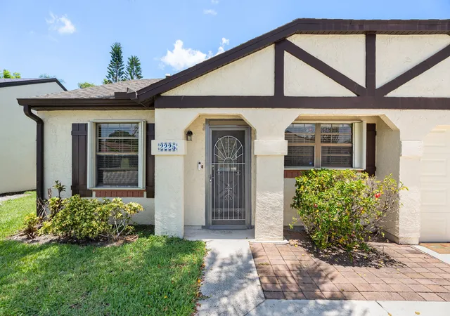 3rd image of 2225 Se Barrington St, Port St Lucie, FL 34952 | MLS# B26043469