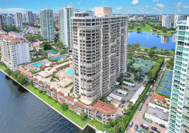 2nd image of 20191 E Country Club Dr #1805, Miami, FL 33180 | MLS# A12040535