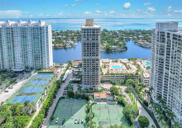 4th image of 20191 E Country Club Dr #1805, Miami, FL 33180 | MLS# A12040535