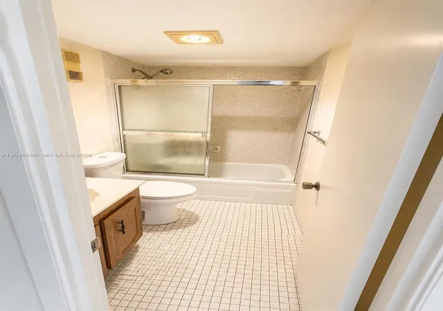 2nd image of 900 Saint Charles Pl, Pembroke Pines, FL 33026