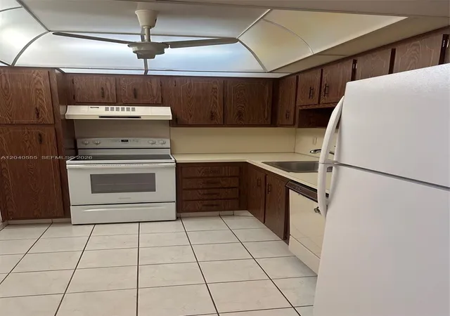 5th image of 900 Saint Charles Pl #407, Pembroke Pines, FL 33026 | MLS# A12040555