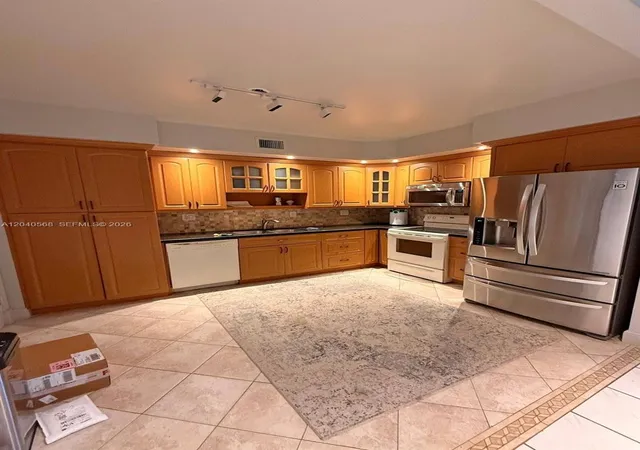 3rd image of 1701 S Ocean Dr #105, Hollywood, FL 33019 | MLS# A12040568