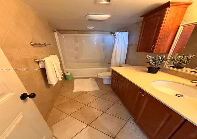 5th image of 1701 S Ocean Dr #105, Hollywood, FL 33019 | MLS# A12040568