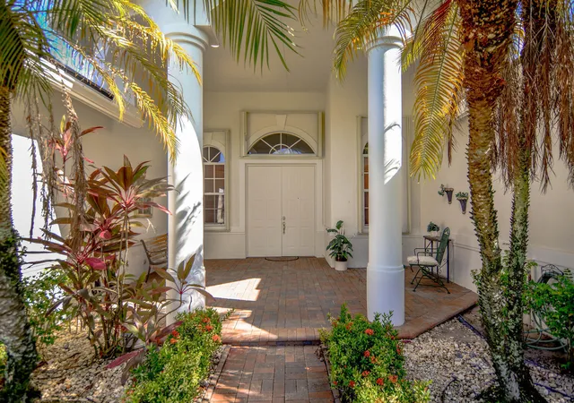 Photo 3 of Single family home for sale at 4676 Manderly Dr, Wellington, FL 33449 | MLS# B26043645 | Listing updated on 2026-10-08