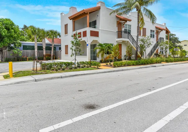 Photo 3 of Multi family home for sale at 129 S K St, Lake Worth, FL 33460 | MLS# B26043673 | Listing updated on 2026-10-03