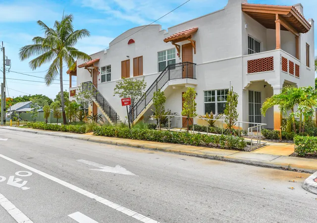 Photo 3 of House for sale at 129 S K St, Lake Worth, FL 33460 | MLS# B26043673 | Listing updated on 2026-10-03