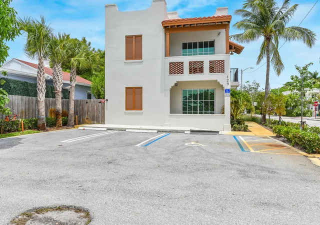 Photo 4 of House for sale at 129 S K St, Lake Worth, FL 33460 | MLS# B26043673 | Listing updated on 2026-10-03