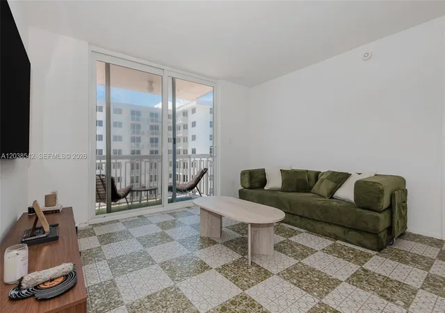 3rd image of 401 Ocean Dr #810, Miami Beach, FL 33139 | MLS# A12038542
