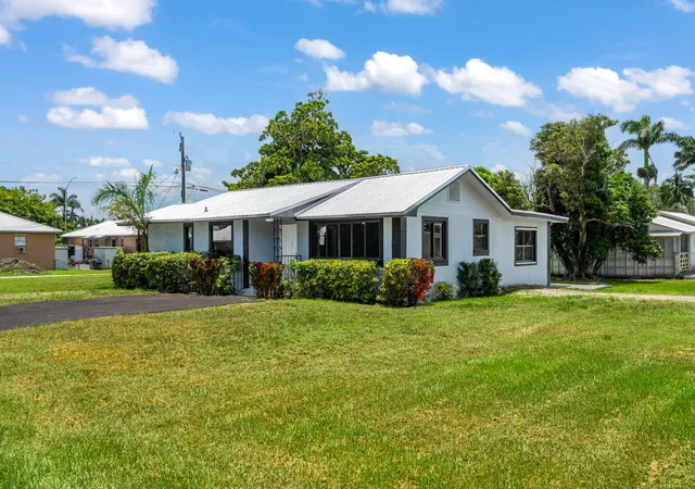 4th image of 24 Nw Avenue I, Belle Glade, FL 33430 | MLS# B26043707