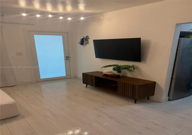 4th image of 344 Meridian Ave #2B, Miami Beach, FL 33139 | MLS# A12040738