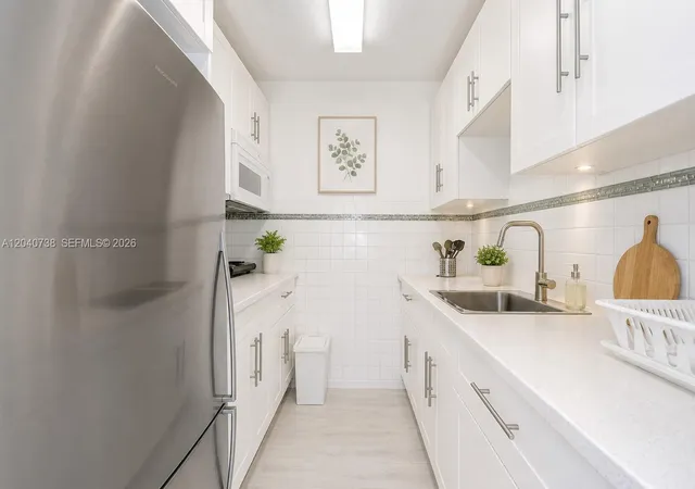 5th image of 344 Meridian Ave #2B, Miami Beach, FL 33139 | MLS# A12040738