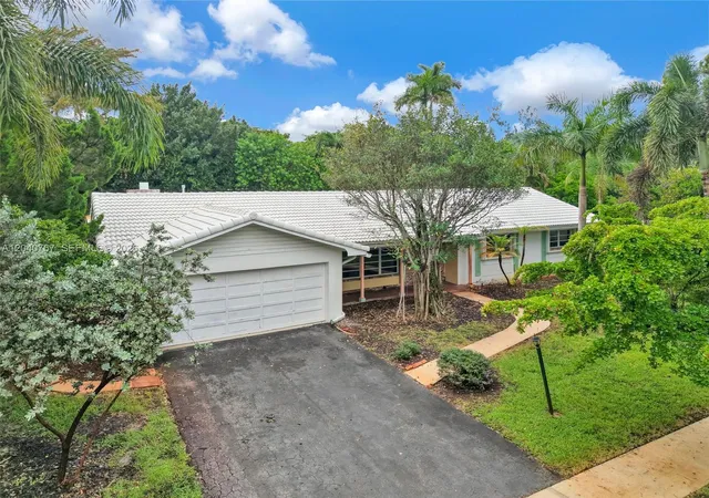 Homes for sale in Plantation, FL | 600 Petunia Dr, Plantation, FL 33317 | MLS# A12040767