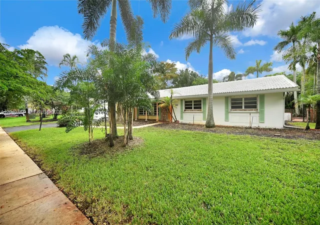 Homes for sale in Plantation, FL | 600 Petunia Dr, Plantation, FL 33317 | MLS# A12040767
