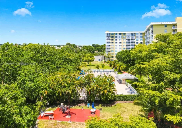 2nd image of 4350 Hillcrest Dr 611, Hollywood, FL 33021