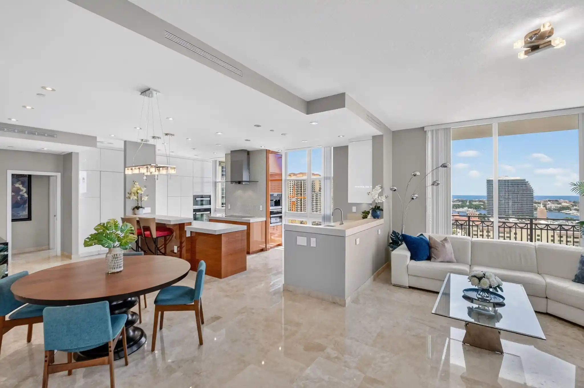 Listing Photo 1 - Condo for sale in 550 Okeechobee Blvd located at 550 Okeechobee Blvd, West Palm Beach, FL 33401 - Unit #Lph-23