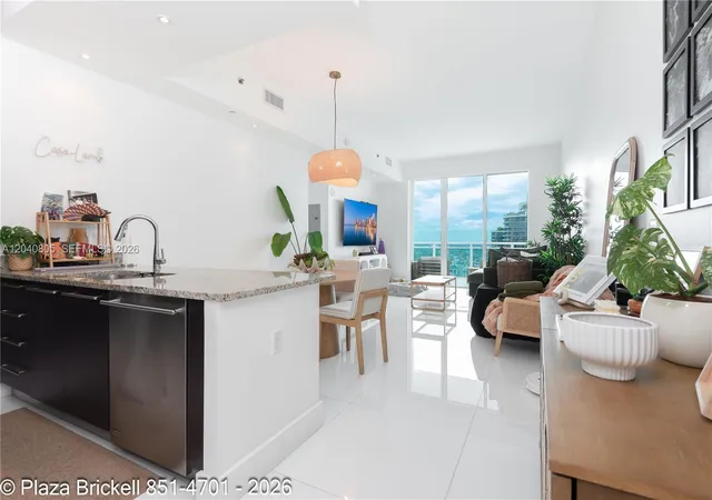 2nd image of 950 Brickell Bay Dr #4701, Miami, FL 33131 | MLS# A12040805